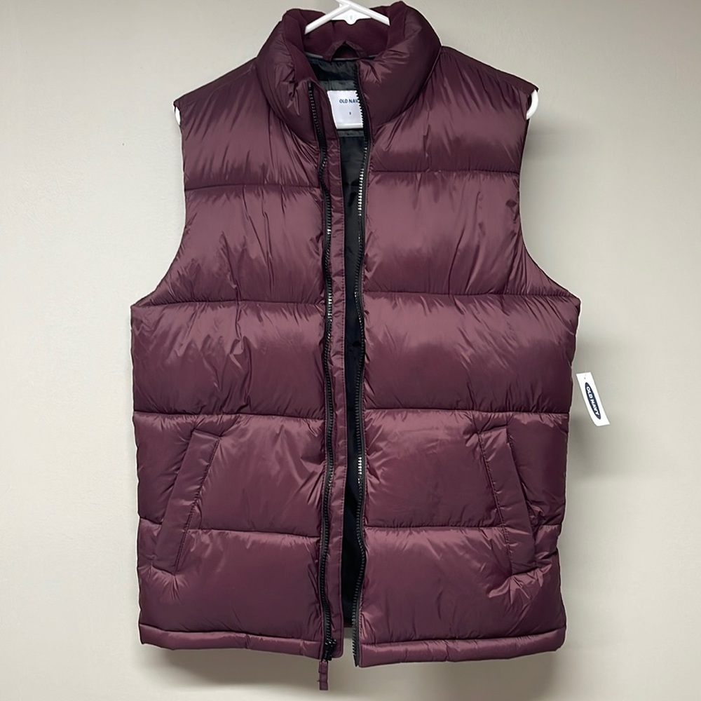 Old Navy Puffer Vest size small NWT